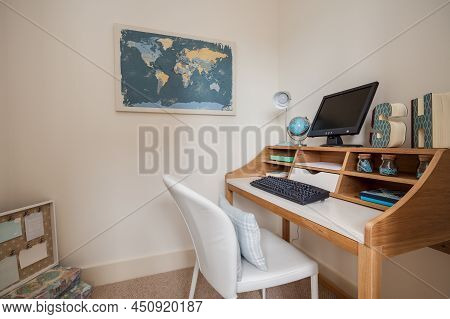 Radwinter, Essex - Sept 12 1018: Modern Bright Home Study Within Brand New Home With Desk, Chair, Wa