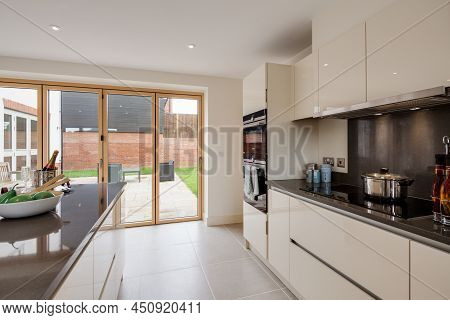 Radwinter, Essex - Sept 12 1018: Modern Furnished New Kitchen With Peninsular Island, Granite Workto