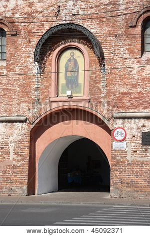Dmitrovskaya Kulesi, Nizhny Novgorod Kremlin geçitle
