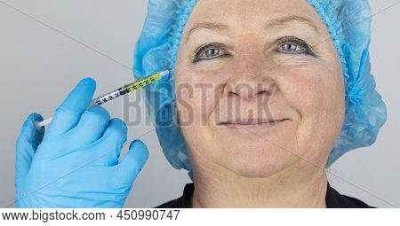 Botulinum Toxin Injection. Senior Woman At The Appointment With A Beautician Who Is Preparing To Giv