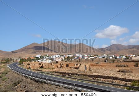Byn Tuineje. Kanarieöarna Fuerteventura
