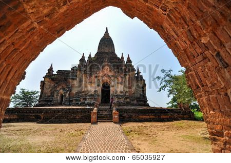 BAGAN, MYANMAR - OCT 11: Entrance to the Htilominlo Temple, Bagan, Myanmar