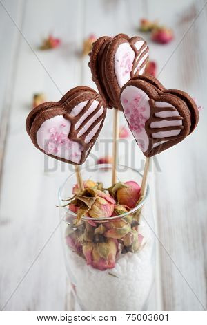 Chocolate filled heart cookie pops for ValentineÃ?ÃÂ´s Day
