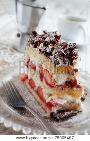 Strawberry stracciatella cake with chocolate curls on top