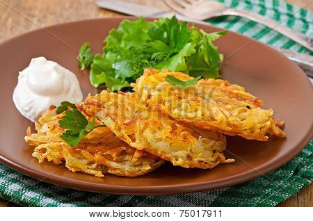 Fragrant potato pancakes with sour cream and herbs
