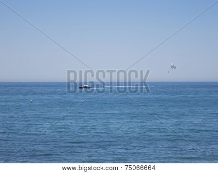 Paracesding In Sea