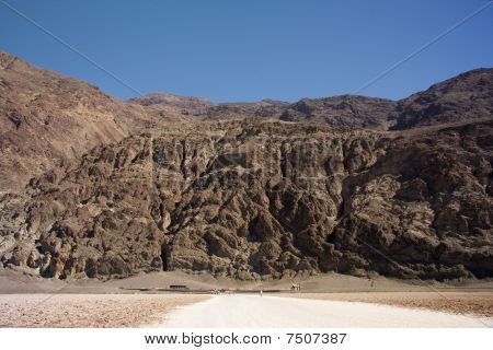 Badwater Kaliforniassa kivenlohkareita