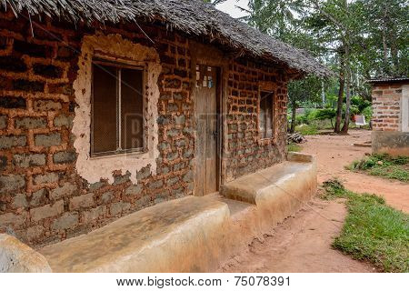 Mud House In Zanzibar Village