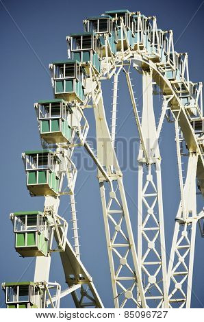 green noria booths with blue sky
