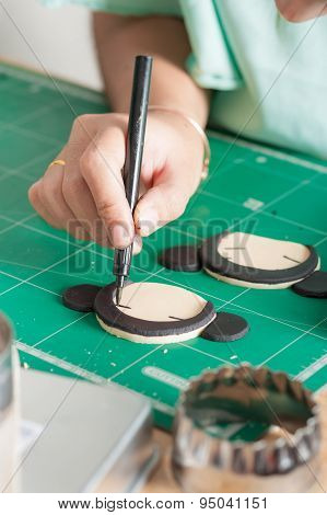 The process of making fondant cake fondant sugar mod action writing on fondant sugar with food edible marker