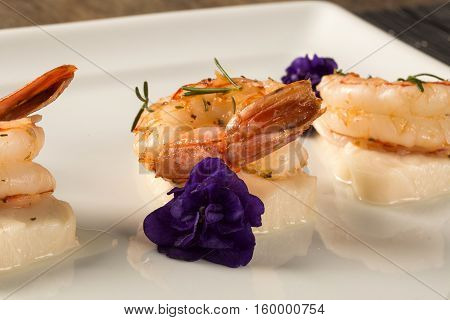 Grilled Shrimp With Raw Nail Fish On White Plate At Table