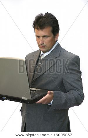 chef de bureau avec ordinateur portable sur fond blanc