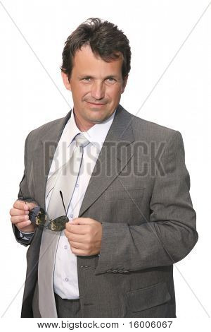 homme en costume qui posent sur fond blanc
