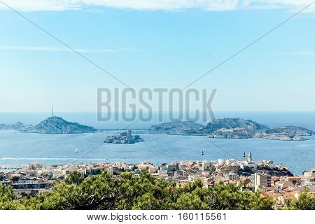 view of dif island in the middle of ocean