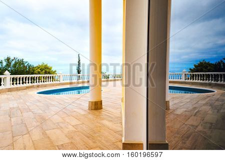 Luxury villa longe with outdoor swimming pool