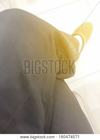 Sit With One's Legs Crossed
