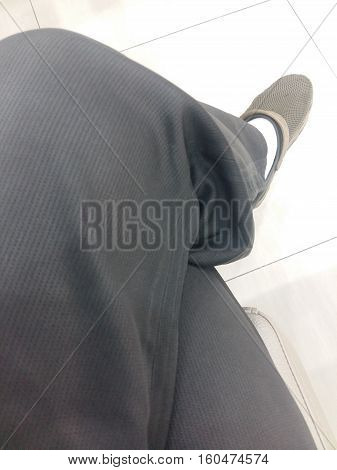 Sit With One's Legs Crossed
