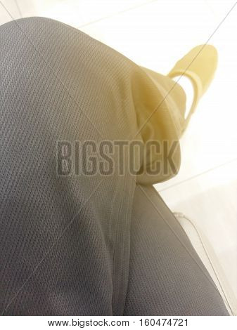 Sit With One's Legs Crossed