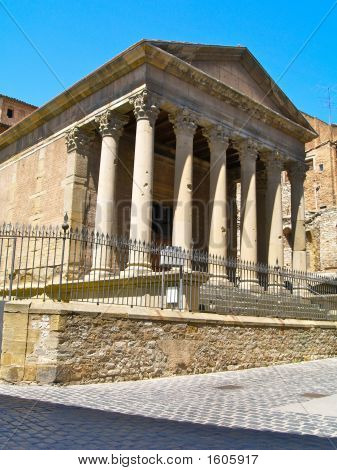 Romansk tempel Vic 2