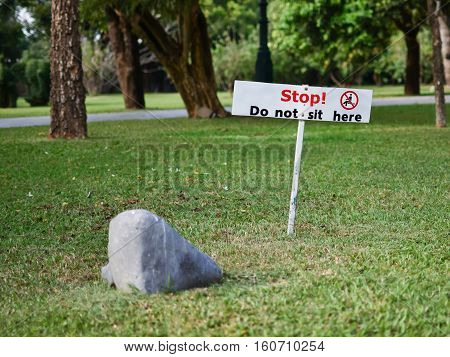 Signs information disallow for use area. STOP Do not sit here.