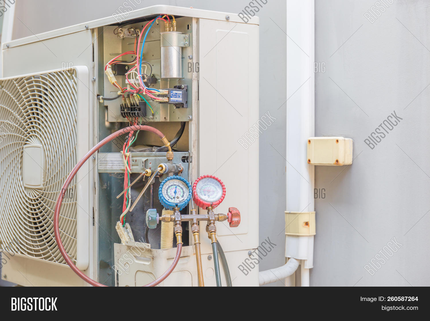 Technician Vacuum Pump Image & Photo (Free Trial) Bigstock