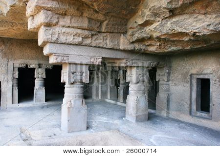 Dentro do antigo Ellora rocha esculpida templo budista, Aurangabad, Maharashtra, Índia