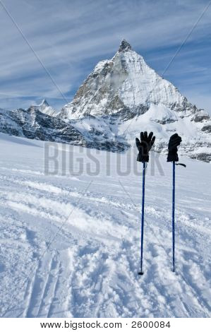 Skiløb nær Matterhorn-schweiziske berømte Ski Resort.