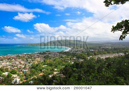 Panoramatický pohled z Baracoa v provincii Guantanamo, Kuba