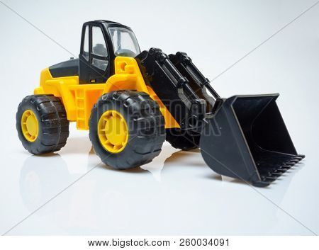 Toy Industrial Vehicle, Plastic Wheel Loader Excavator for Earth Moving Works at Construction Site, Miniature Earth Mover,  Frontend Loader with a Big Scoop, Heavy-Duty Bulldozer, Toy Loader Digger