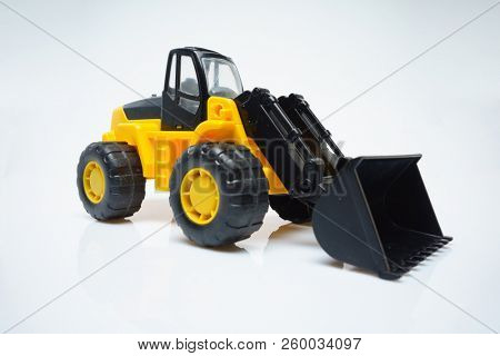 Toy Industrial Vehicle, Plastic Wheel Loader Excavator for Earth Moving Works at Construction Site, Miniature Earth Mover,  Frontend Loader with a Big Scoop, Heavy-Duty Bulldozer, Toy Loader Digger