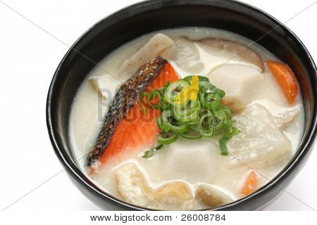 Kasu jiru (sopa a base de lías de sake), comida japonesa