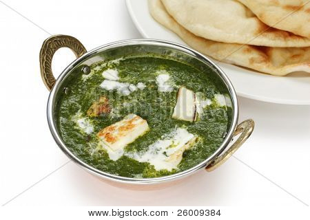 Palak paneer, špenát a sýrové kari, indické potraviny