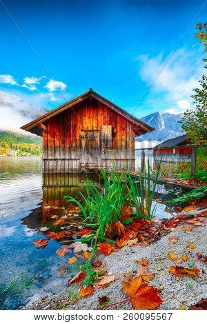Sunny Morning On The Lake Altausseer See. Sunny Autumn Scene In The Morning. Location: Resort Altaus