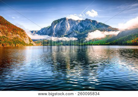 Sunny Morning On The Lake Altausseer See. Sunny Autumn Scene In The Morning. Location: Resort Altaus