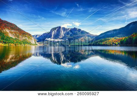 Sunny Morning On The Lake Altausseer See. Sunny Autumn Scene In The Morning. Location: Resort Altaus