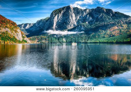 Sunny Morning On The Lake Altausseer See. Sunny Autumn Scene In The Morning. Location: Resort Altaus