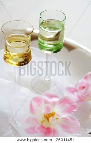 Małych shortdrinks lub przekąska dla nowego roku lub innego zdarzenia