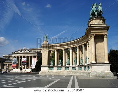  Heldenplatz in der ungarischen Hauptstadt Budapest