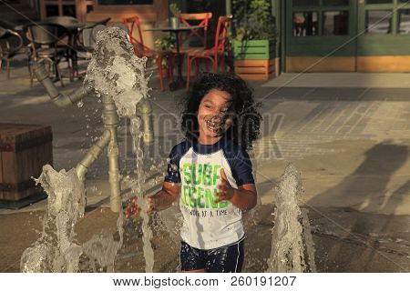 La Mer In Dubai, Uae - May 06, 2018: The Child Is Playing At The Fountain. It Is A New Beachfront Di