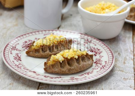 karjalanpiirakka ja munavoi, karelian pie and egg butter, finnish food, finland breakfast