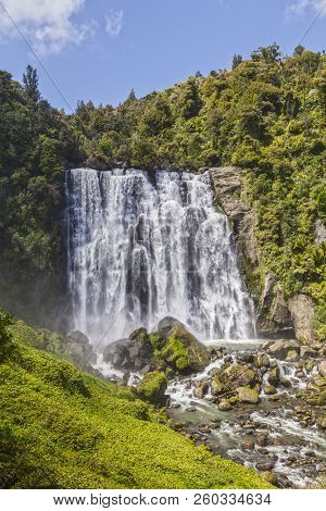 Marokopa Falls, Waitomo Dsitrict, Waikato Region New Zealand