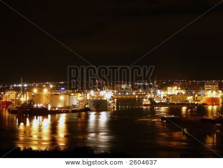 Aberdeen Hafen bei Nacht