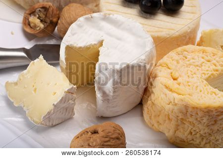 French Aoc Soft Cow Cheeses, Crumbly Langres With Washed Rind Structure, Sharp Pie Angloys, Camember