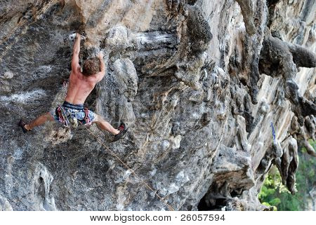  5.11 c (7a) 석회암 바위 Tonsi 태국 등반