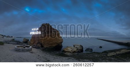 Odessa, Ukraine - 09.09.2018. Otrada Beach In Odessa, Ukraine, In A Gloomy Summer Morning. Dark Clou