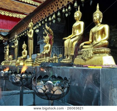 lampade a olio in dou setep tempio chaing mai Thailandia