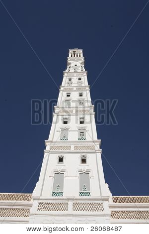 Minaret meczetu Al Muhdhar w Tarim, Jemen, jest mierzone 53 metry (175 metrów) wysoki i rec