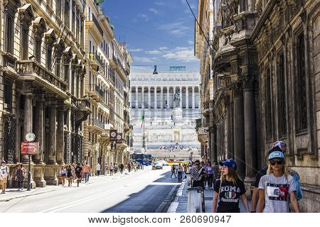 Rome/itay - August 27, 2018:  Via Del Corso, Street Leading To Piazza Venezia And Vittoriano