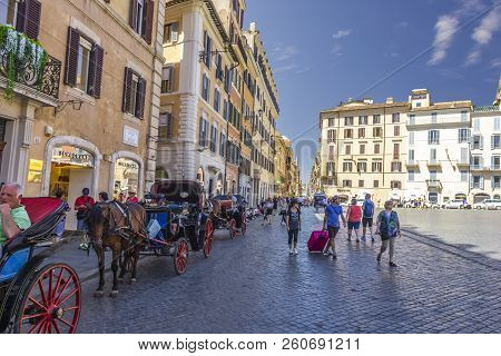 Rome/italy - August 27, 2018: Piazza Di Spagna With Horse-waggons And Tourists