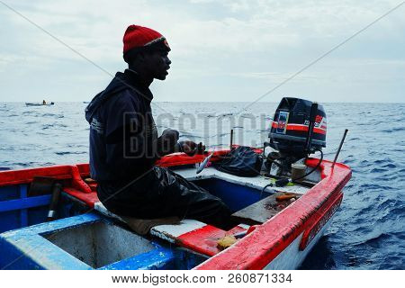 Vila Do Maio ,maio Island, Cape Verde - Jan 5 2016: Local Fisherman In A Big Group Hunting For Yello